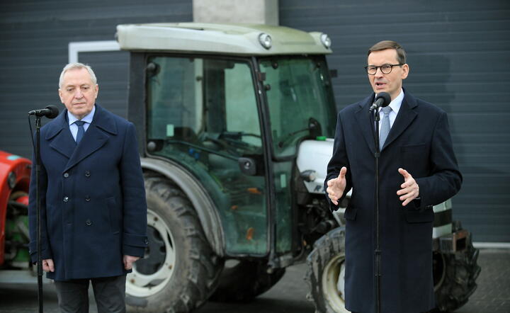 premier Mateusz Morawiecki i minister rolnictwa Henryk Kowalczyk / autor: fotoserwis PAP