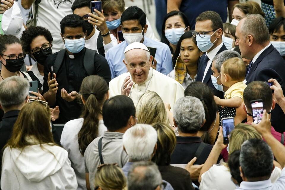 Papież Franciszek podczas audiencji generalnej w Watykanie / autor: PAP/EPA