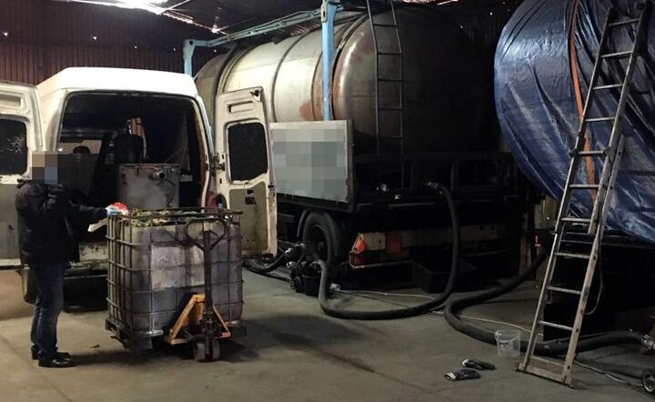 Zzdjęcia operacyjne CBŚ przedstawiają instalacje do fałszowania paliwa / autor: fot. KAS/Twitter