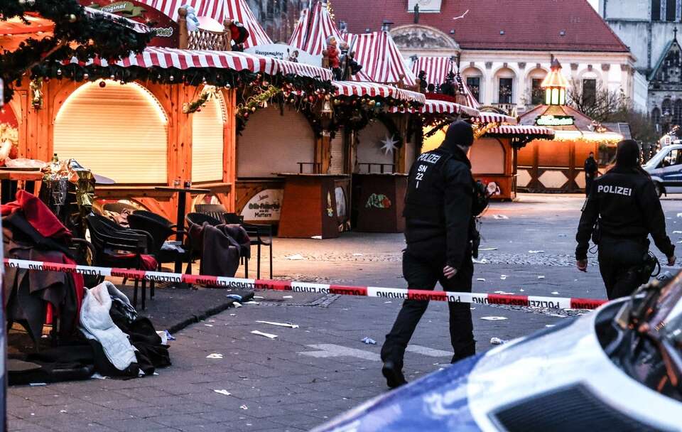 Jarmark bożonarodzeniowy wokół Alter Markt / autor: PAP/EPA/FILIP SINGER