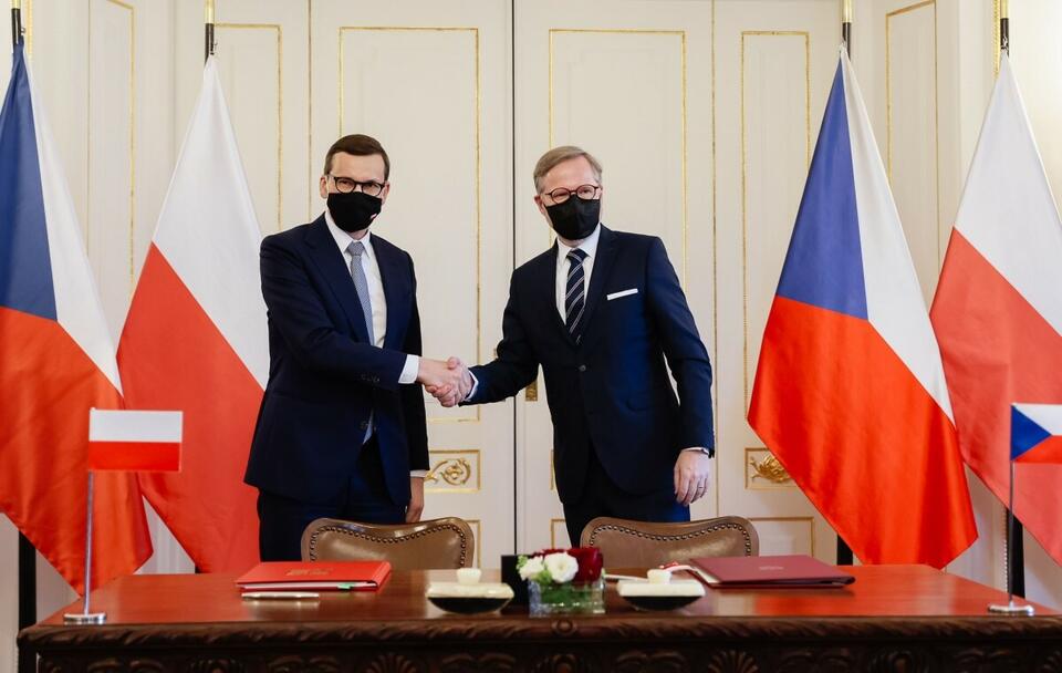 Premier Polski Mateusz Morawiecki oraz premier Czech Peter Fiala  / autor: Fratria/Daniel Gnap/KPRM