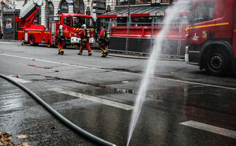 Duży pożar w centrum Paryża