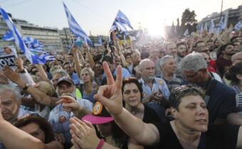 Grecki dreszczowiec: demonstracje przeciwników i zwolenników polityki oszczędności