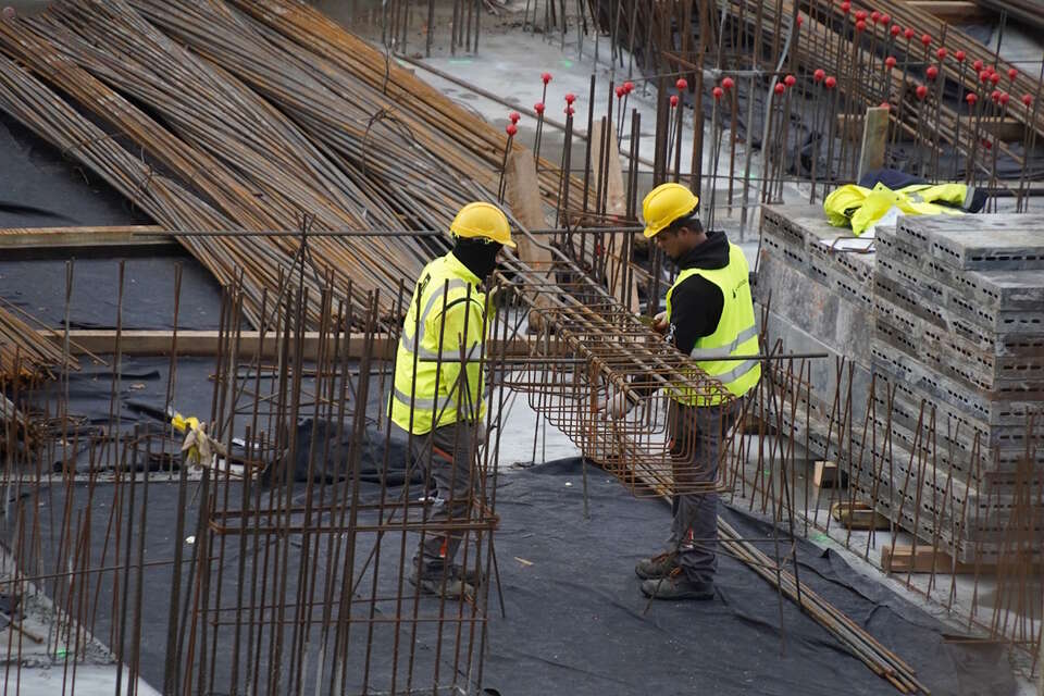 W 2025 roku ponad 102 tysiące bezrobotnych więcej