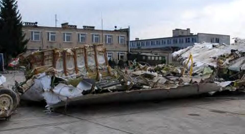 Przednia część kadłuba Tu 154M, Pierwszy salonik, fot. Raport Millera