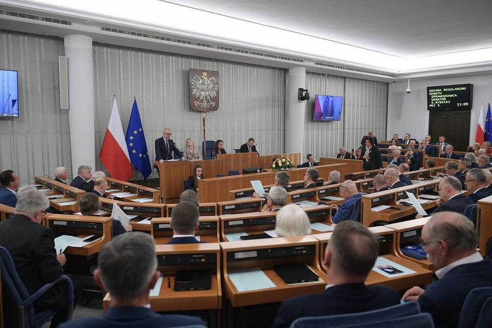 Senat rozpoczął dwudniowe posiedzenie / autor: PAP/Marcin Obara