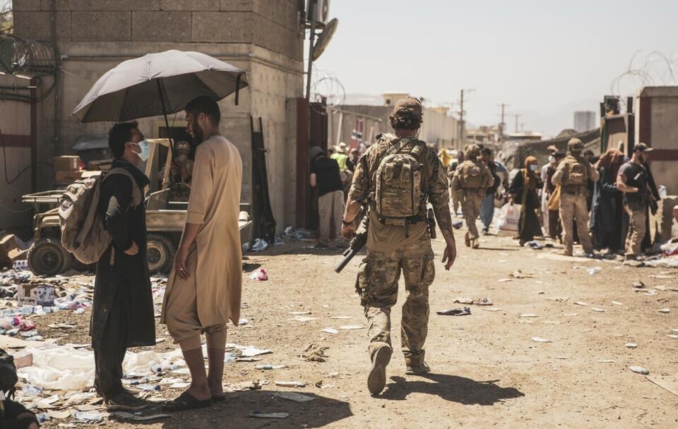 Administracja Bidena nie radzi sobie z ewakuacją ludzi z Afganistanu? / autor: PAP/EPA/Staff Sgt. Victor A. Mancill / US Marine Corps via DVIDS/HANDOUT