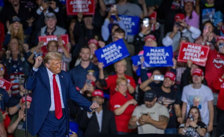 Donald Trump na wiecu wyborczym / autor: PAP/EPA/DAVID MUSE 