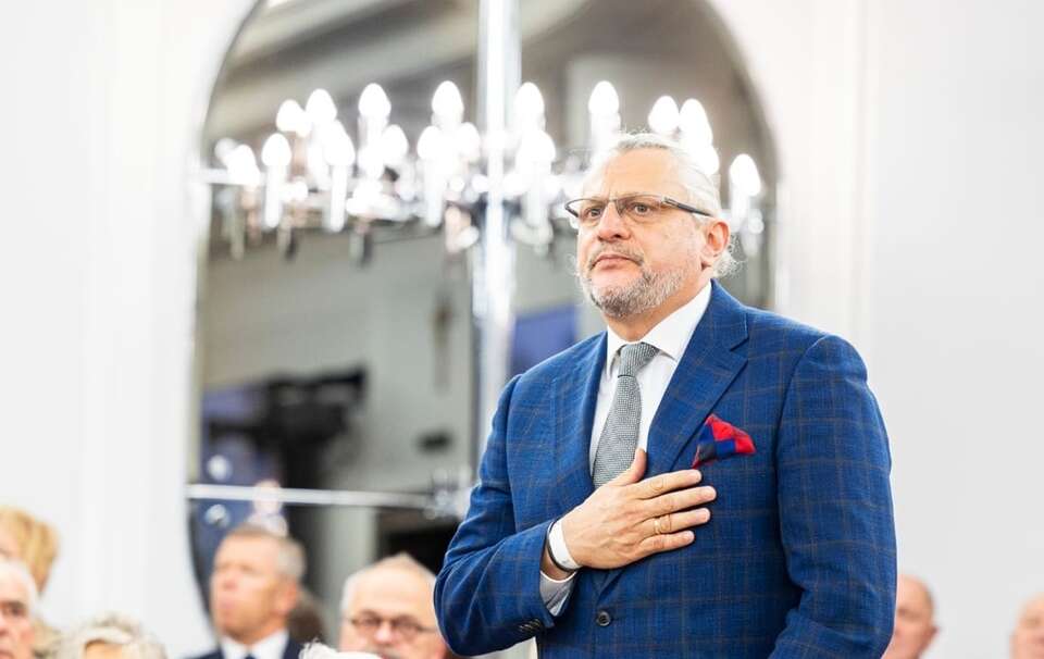 Нет очереди прямо в отделение. Родственник сенатора-нокаутиста