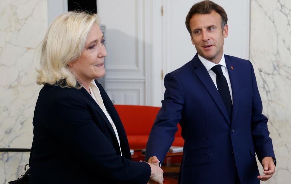 Marine Le Pen podczas spotkania z prezydentem Emmanuelem Macronem / autor: PAP/EPA/LUDOVIC MARIN / POOL