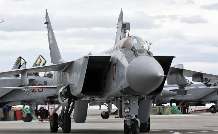 Rosyjski myśliwiec MiG-31 służy m.in. jako platforma od odpalania pocisków rakietowych powietrze-ziemia   / autor: Autorstwa Vitaly Kuzmin - Praca własna, CC BY-SA 3.0, https://commons.wikimedia.org/w/index.php?curid=14915696