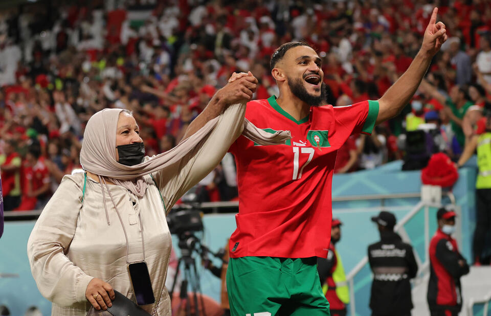 Piłkarz Maroka świętował sukces tańcząc z mamą!