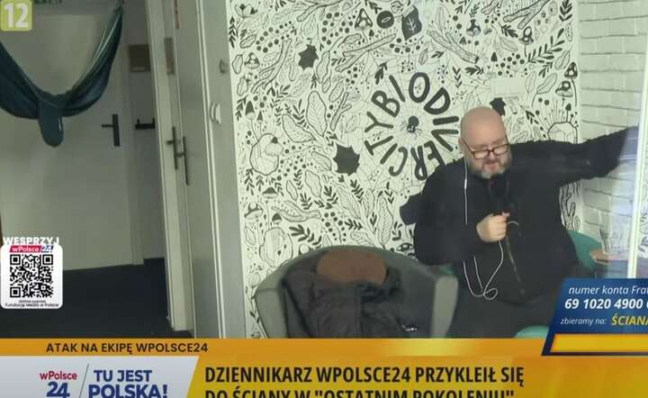 Dziennikarz Telewizji wPolsce24 Piotr Czyżewski przykleił się do ściany w siedzibie organizacji „Ostatnie Pokolenie” / autor: wPolsce24 - screen