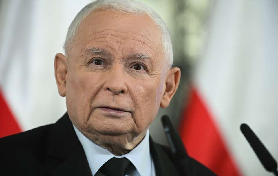 Jarosław Kaczyński stwierdził, że Grzegorz Braun przekroczył granice nieakceptowalne w cywilizowanej polityce. / autor: PAP/Marcin Obara