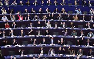 Eurodeputowani podczas głosowania w Parlamencie Europejskim w Strasburgu / autor: PAP/EPA