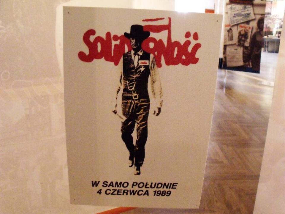 Plakat obozu "Solidarności" z 1989 roku. Co zostało z wielkich nadziei tego roku? Fot. wPolityce.pl