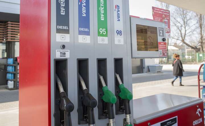 We wtorek ceny maksymalna cena benzyny 95 to 6,00 zł za litr. Czy w środę cena spadnie poniżej tej granicy? / autor: Fratria / Andrzej Wiktor