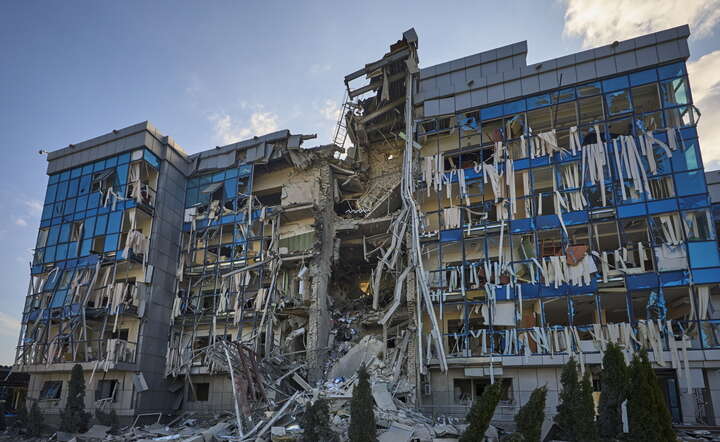 Zniszczona siedziba szwajcarskiej organizacji w Charkowie / autor: SERGEY KOZLOV/EPA/PAP