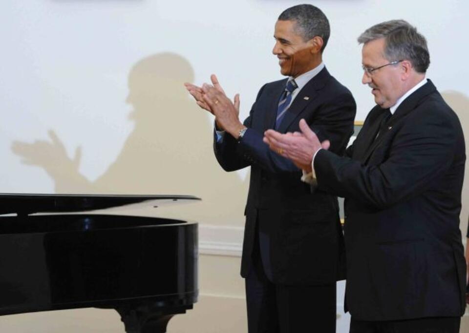 Prezydent Bronisław Komorowski i prezydent Stanów Zjednoczonych Barack Obama przed uroczystym obiadem w Pałacu Prezydenckim w Warszawie. Obiad wydaje prezydent Bronisław Komorowski z okazji XVII Spotkania Państw Europy Środkowej. Fot. PAP