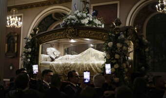 Wielka Sobota - czas milczenia i zadumy. Oczekiwanie na Zmartwychwstanie Jezusa