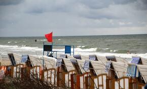 Polacy chcą spotykać się z politykami w wakacje