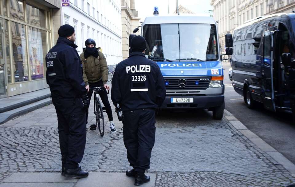 Niemiecka policja patroluje ulice Berlina (zdjęcie archiwalne) / autor: Fratria