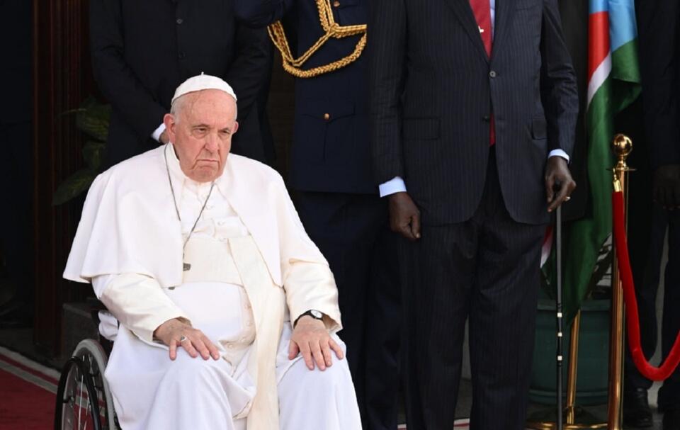 Papież Franciszek rozpoczął wizytę w Sudanie / autor: PAP/EPA/CIRO FUSCO