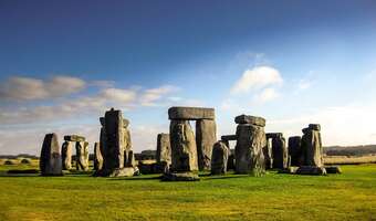 Cel: Stonehenge. Klimatyczni wandale w akcji