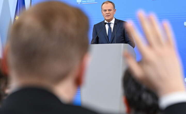 Premier Donald Tusk podczas konferencji prasowej po posiedzeniu rządu / autor: PAP/Radek Pietruszka