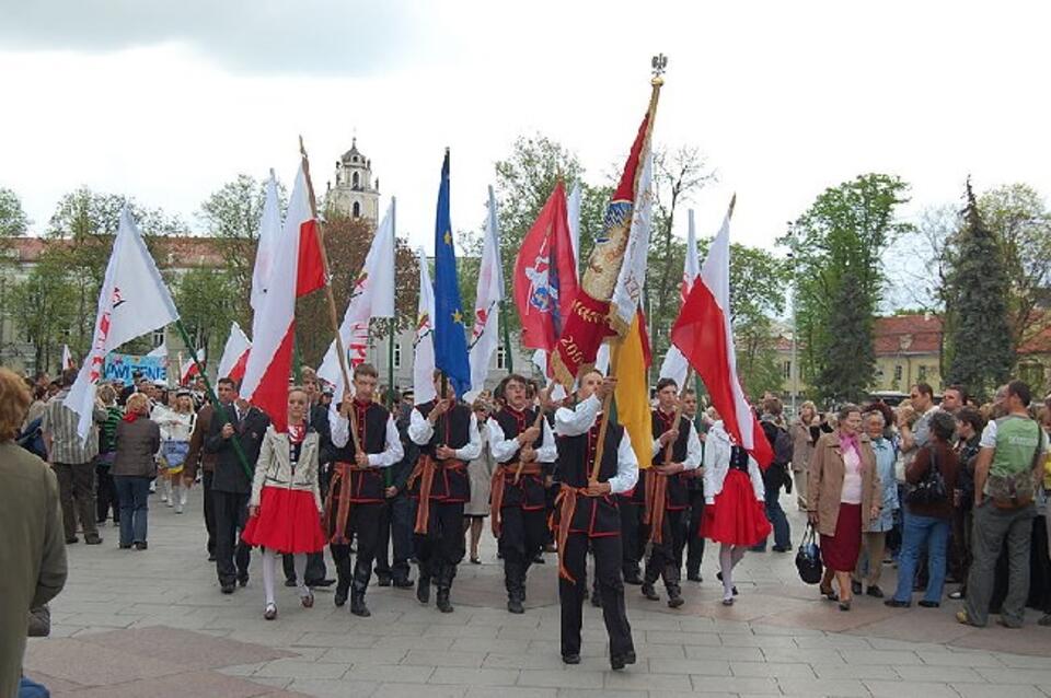 Polacy w Wilnie 2.05.2008 fot. Wikipedia