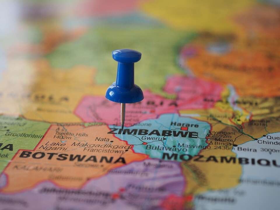 zdjęcie ilustracyjne - Zimbabwe zaznaczone na fragmencie mapy Afryki / autor: Pixabay
