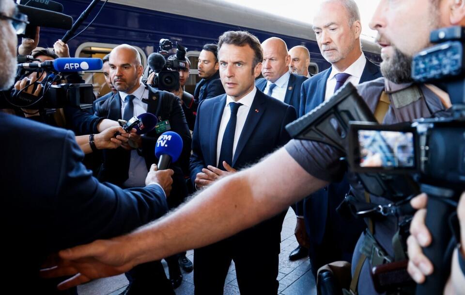 Prezydent Francji Emmanuel Macron w Kijowie / autor: PAP/EPA/LUDOVIC MARIN / POOL