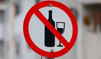 Koniec z nocną sprzedażą alkoholu w Warszawie. Od kiedy zmiany?