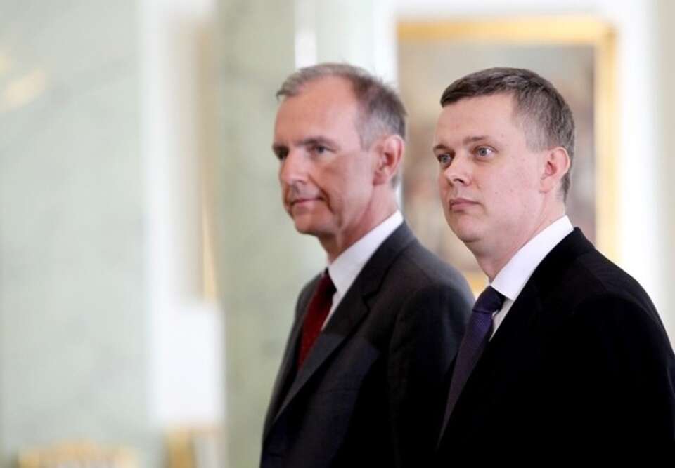 Obecny szef MON Tomasz Siemoniak (na pierwszym planie) oraz jego poprzednik Bogdan Klich. Fot. PAP