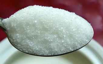 Badanie: Polacy słyszeli o brakach cukru. Ilu zrobiło zapasy?