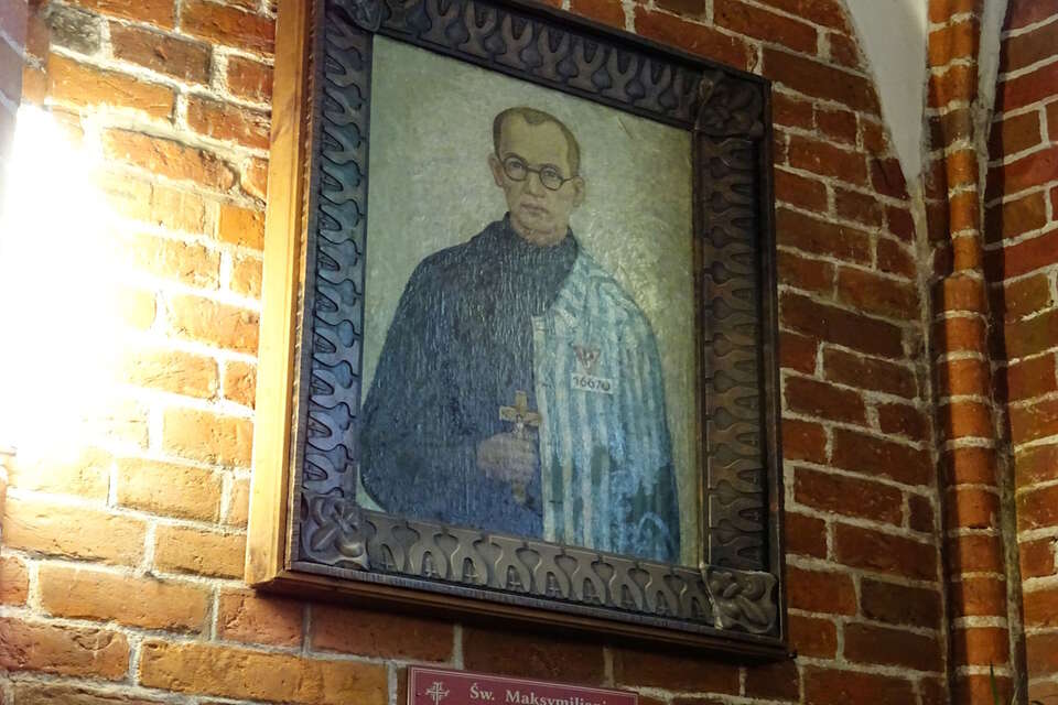 Święty o. Maksymilian Kolbe zginął w Auschwitz oddając swoje życie za współwięźnia. Został beatyfikowany przez Jana Pawła II w 1982 roku / autor: Fratria
