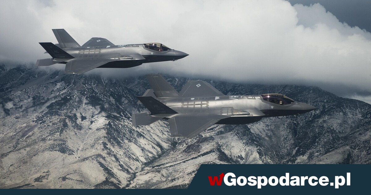 Polatają na Husarzach – polscy piloci już z patentem