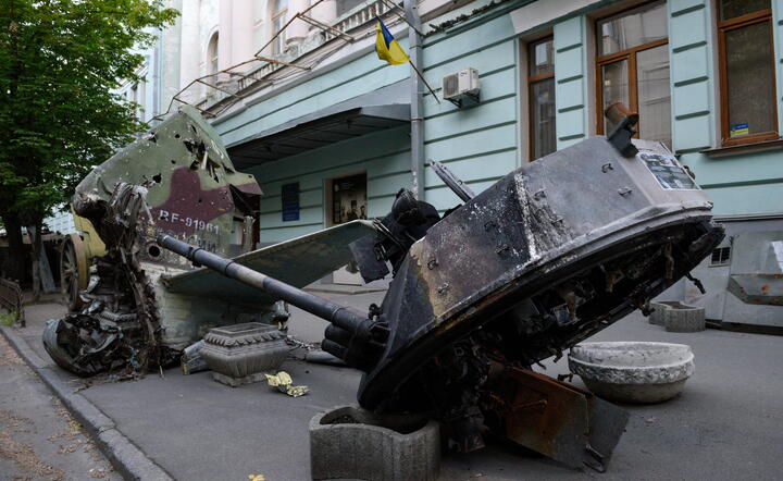 Wystawa zniszczonego rosyjskiego sprzętu wojskowego w Kijowie / autor: PAP/EPA