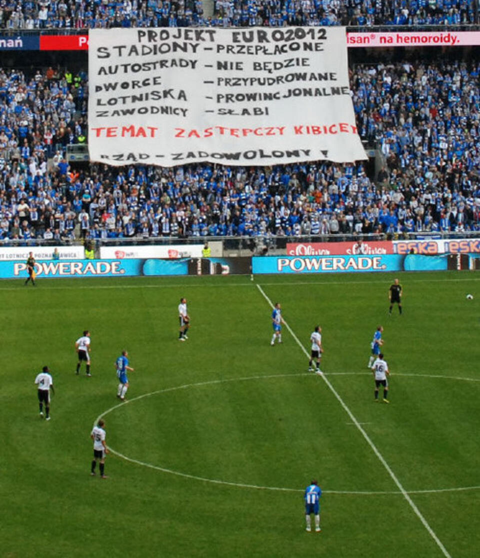 Kibice od kilku tygodni krytykowali rząd. Jak widać - nie bezkarnie.