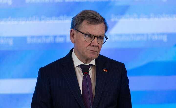 Szef MSZ Niemiec Jens Wadephul w Chinach wystąpił w rzadkiej dla siebie roli petenta / autor: PAP/EPA/JESSICA LEE