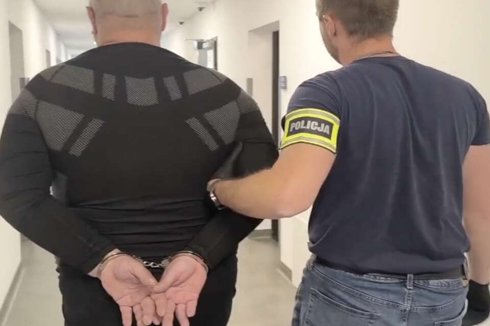 Policja zatrzymała agresywnego mężczyznę, który groził śmiercią pracownikom i demolował szpitalną recepcję / autor: KPP Otwock