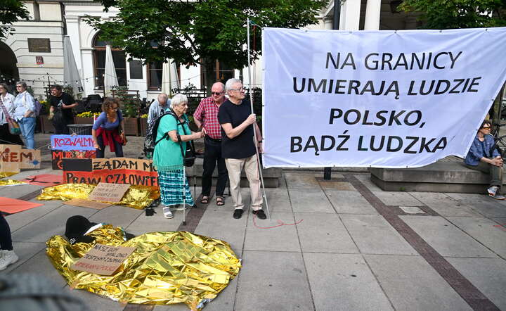 Protest w okolicy Placu Zamkowego w Warszawie, gdzie planowany jest wiec 4 czerwca / autor: 	PAP/Radek Pietruszka