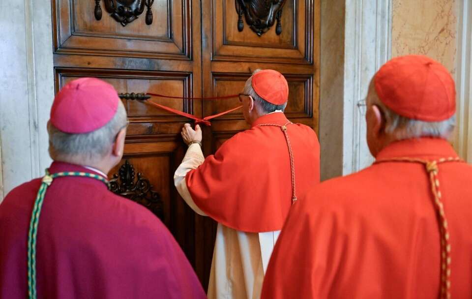 Pieczęcie na drzwiach apartamentu nałożono 21 kwietnia, w dniu śmierci papieża Franciszka / autor: Vatican Media 