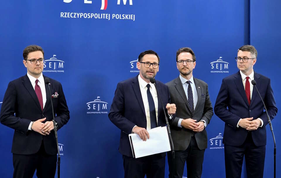 Konferencja PiS / autor: X: @pisorgpl/https://x.com/pisorgpl/status/1944704903198167433/photo/1