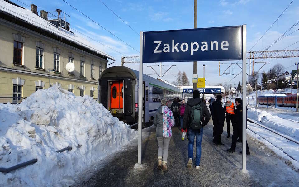 Na zdjęciu peron kolejowy w Zakopanem / autor: Fratria