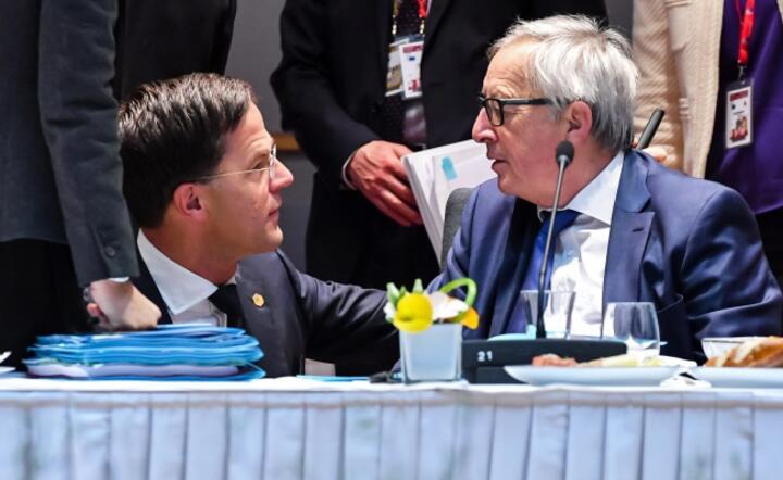 Holenderski premier Mark Rutte i Jean-Claude Juncker / autor: PAP/EPA/GEERT VANDEN WIJNGAERT / POOL