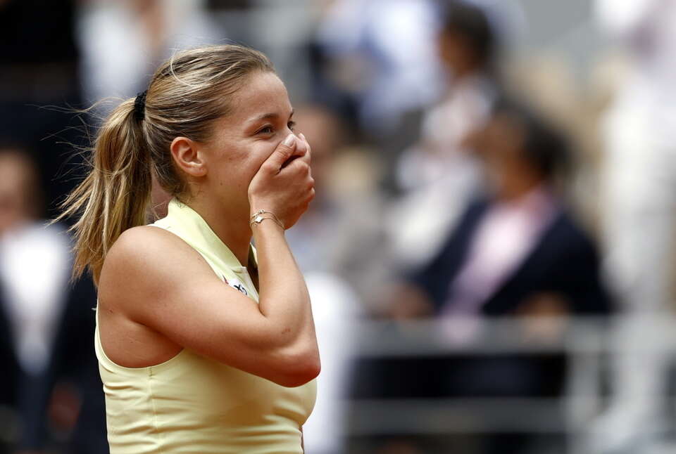 Maja Chwalińska z Polski świętuje zwycięstwo w ćwierćfinale French Open na Roland Garros w Paryżu / autor: PAP/EPA