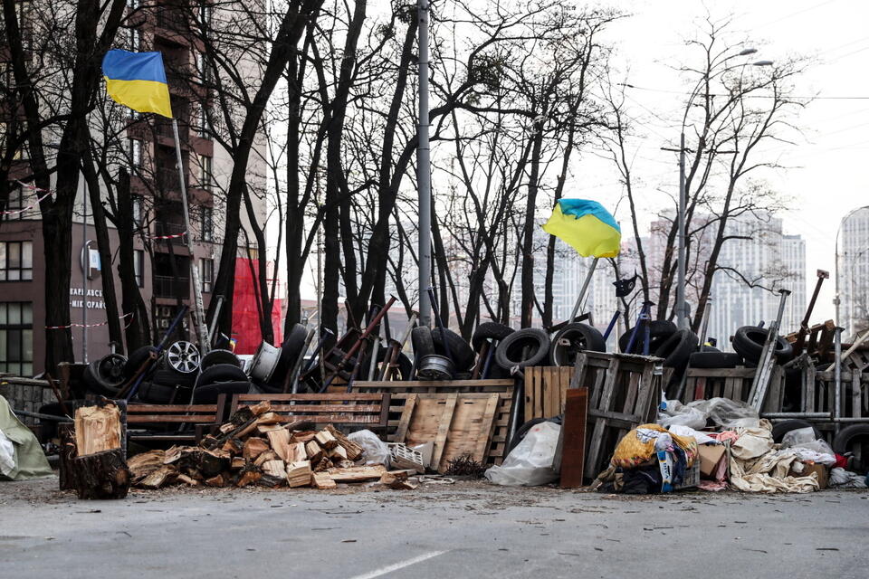 Barykada na ulicach Kijowa  / autor: PAP/EPA