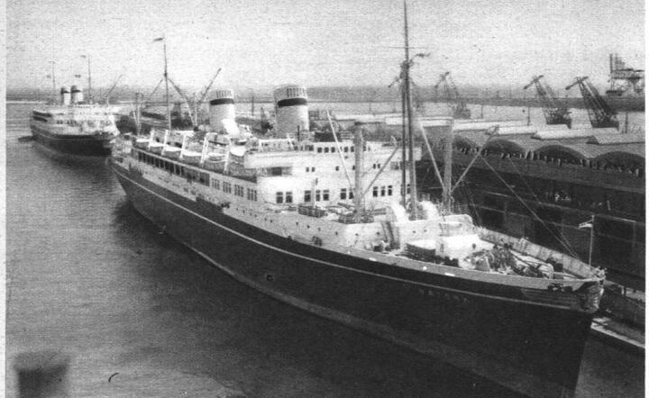 Transatlantyki Batory i Piłsudski przy nabrzeżu portu w Gdyni, rok 1937 / autor: fot. wikipedia, tygodnik 'Swiatowid, domena publiczna