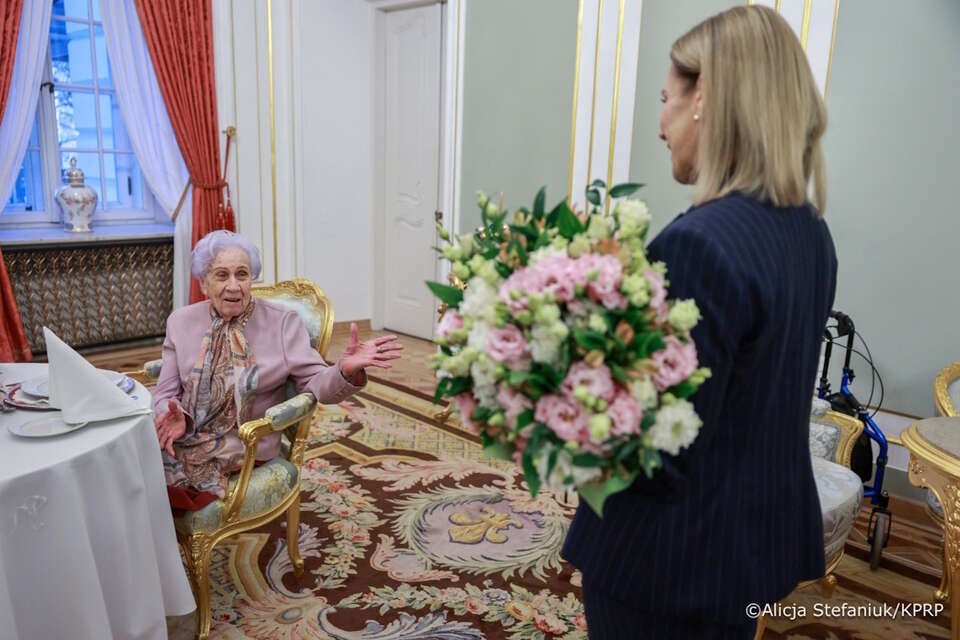 Трогательная встреча между первой леди и медсестрой PW
